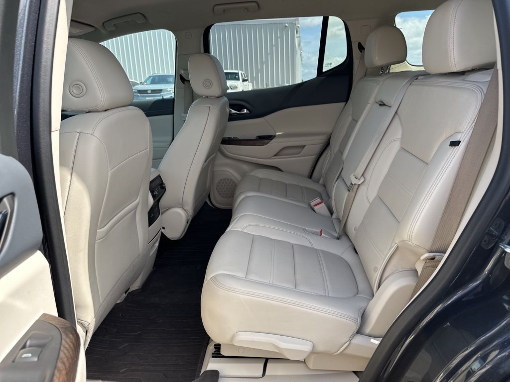 2022 GMC Acadia Denali 10