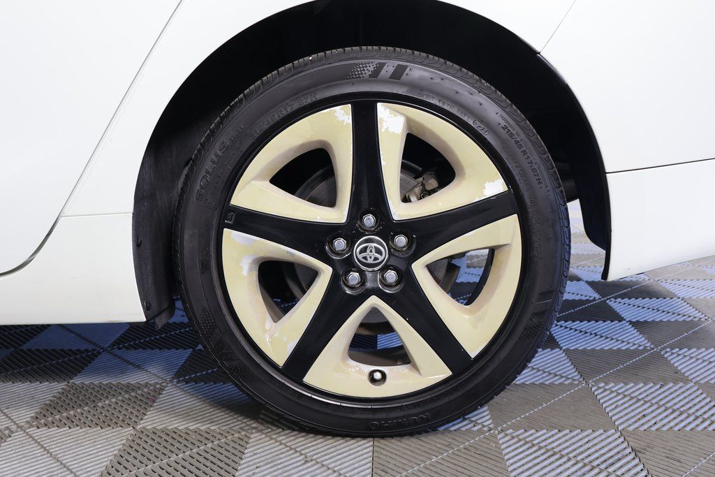 Thumbnail: 2016 Toyota Prius - 16