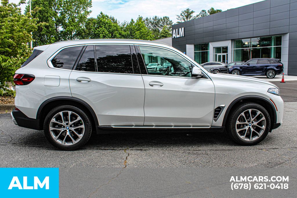 Used 2024 White BMW sDrive40i image 8