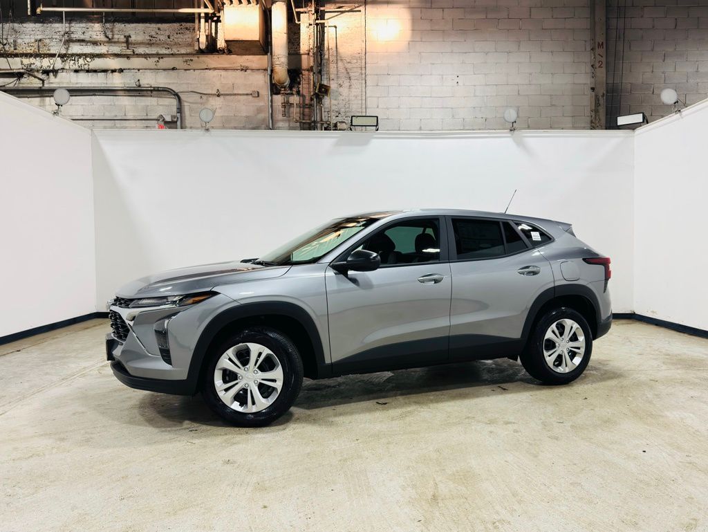 Sterling Gray Metallic 2026 Chevrolet Trax LS FWD SUV / Crossover Front-Wheel Drive 6-Speed Automatic