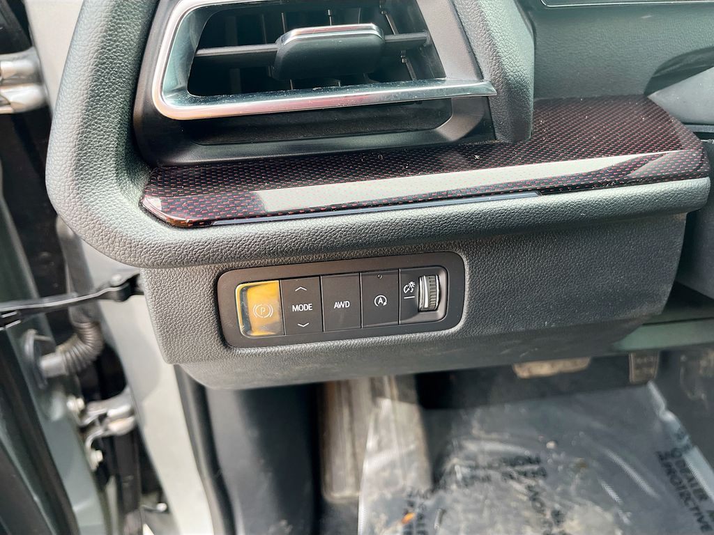 Used 2025 Gray Chevrolet Z71 image 10