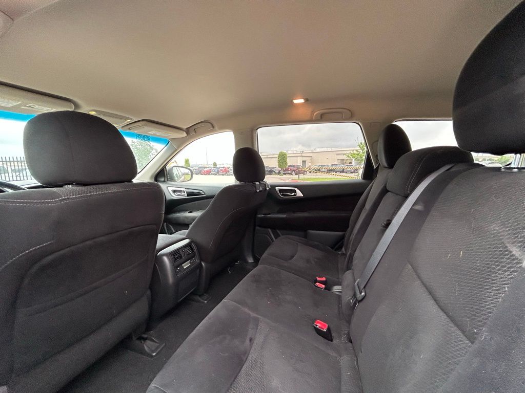 2015 Nissan Pathfinder SV 6
