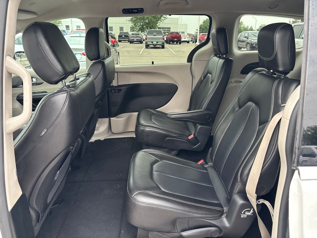 Used 2023 Chrysler Pacifica Van
