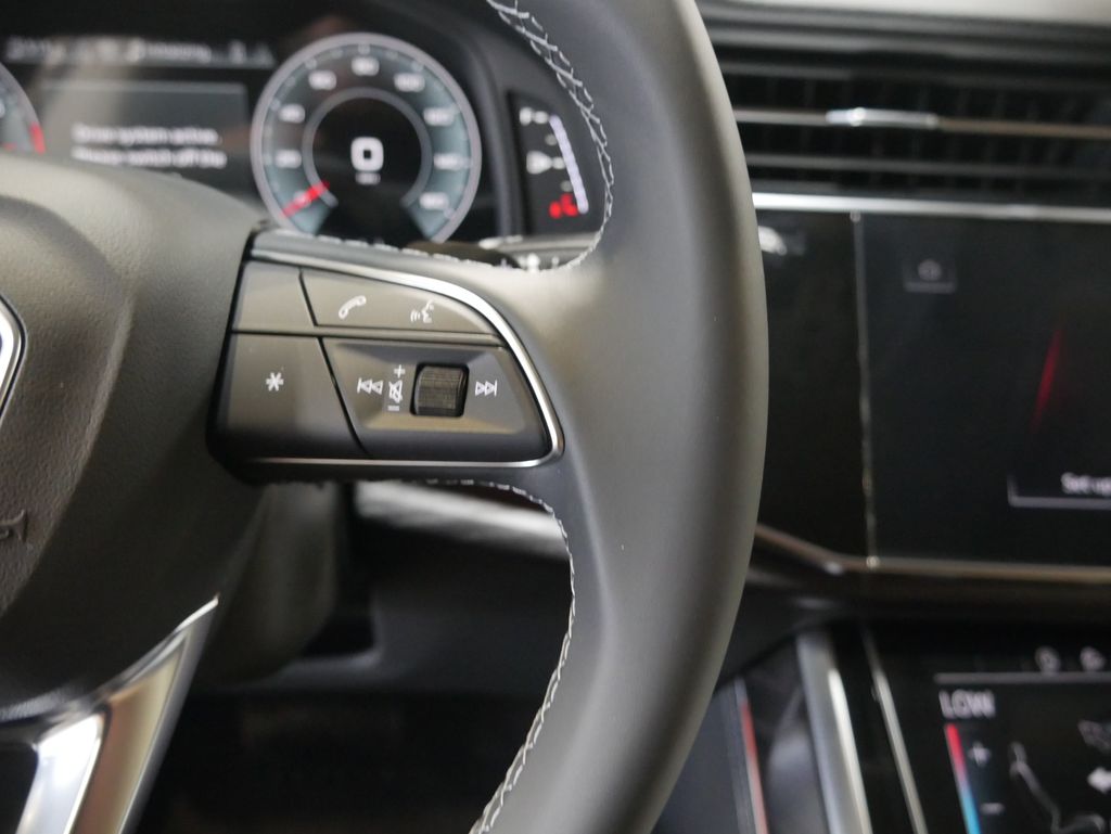 Thumbnail: 2026 Audi Q8 - 31