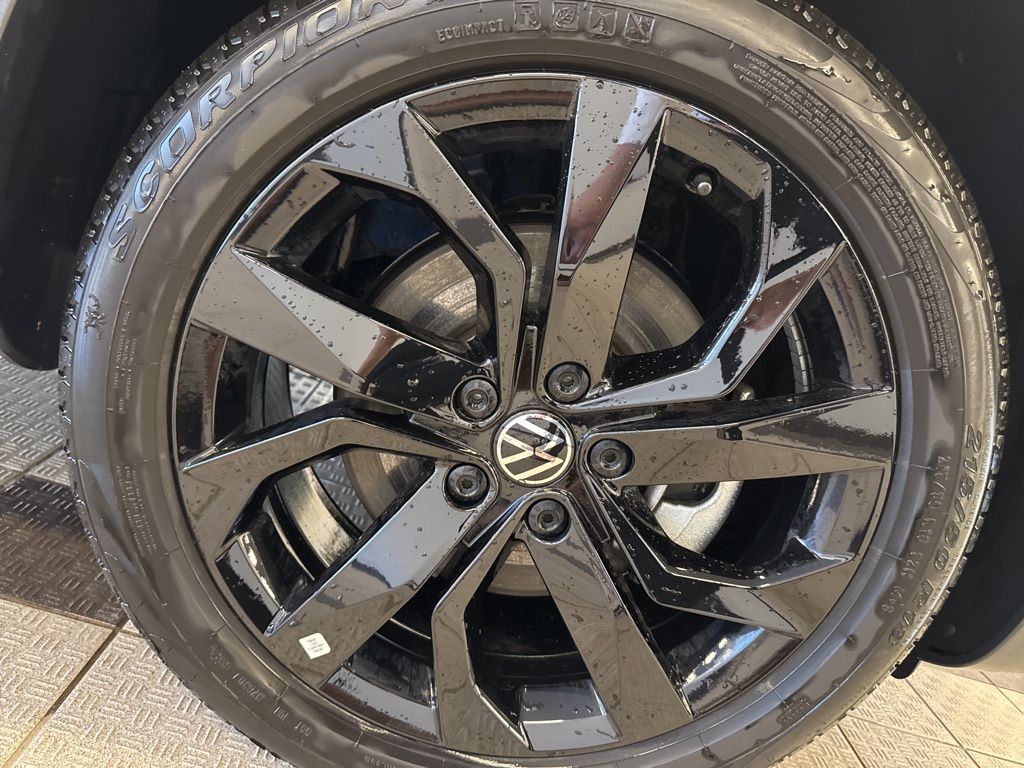 2024 Volkswagen Taos SE photo 5