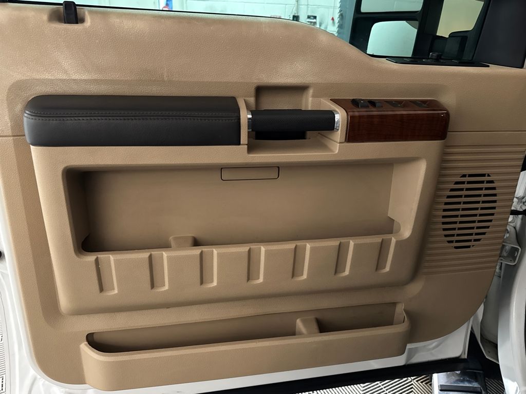 Used 2015  Ford Lariat image 17