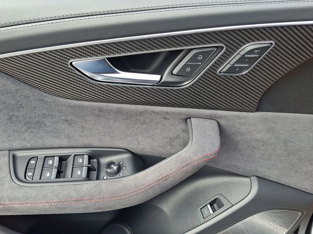 Thumbnail: 2026 Audi RS Q8 - 9