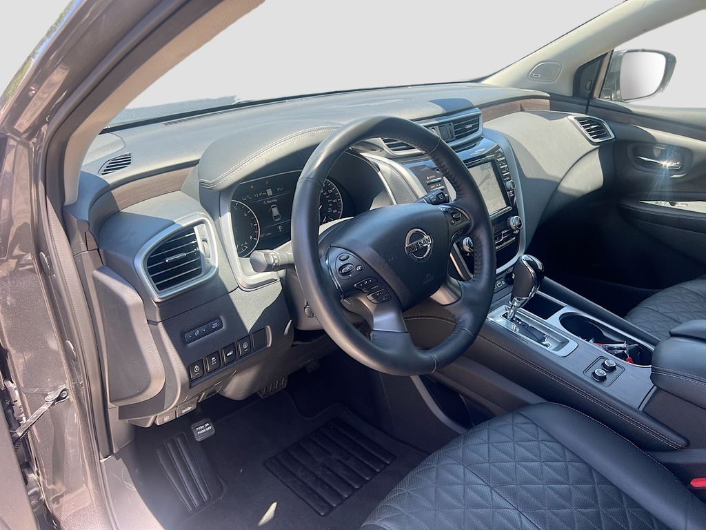 Used 2024 Gray Nissan Platinum image 9