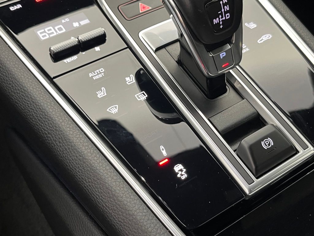 Thumbnail: 2023 Porsche Panamera - 17