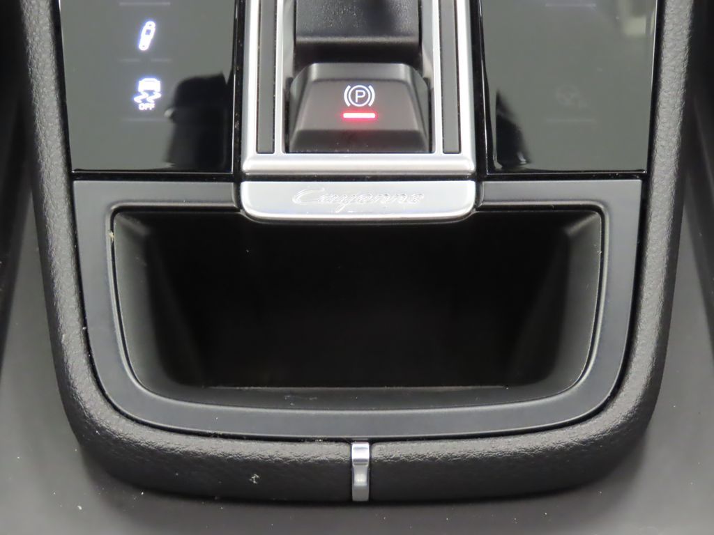 Thumbnail: 2021 Porsche Cayenne - 28