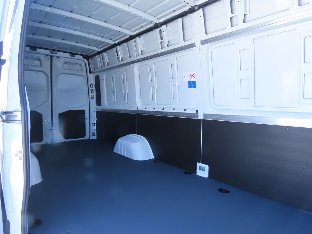 Thumbnail: 2025 Mercedes-Benz Sprinter - 25