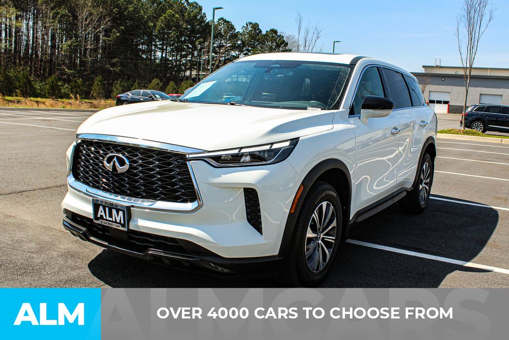 Used 2024 White INFINITI PURE image 3