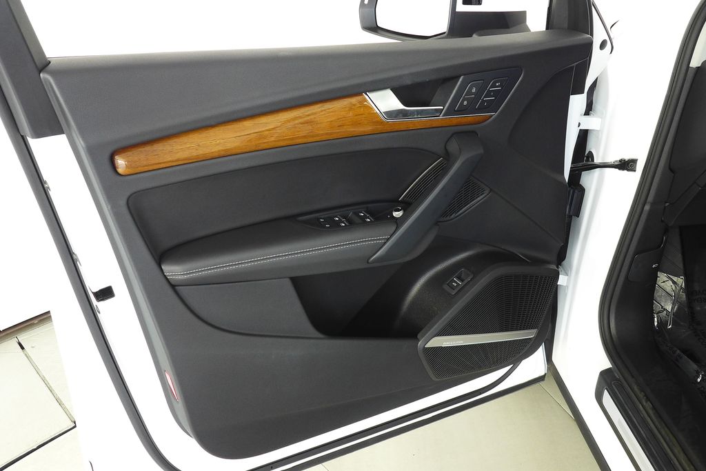 Thumbnail: 2023 Audi Q5 - 11