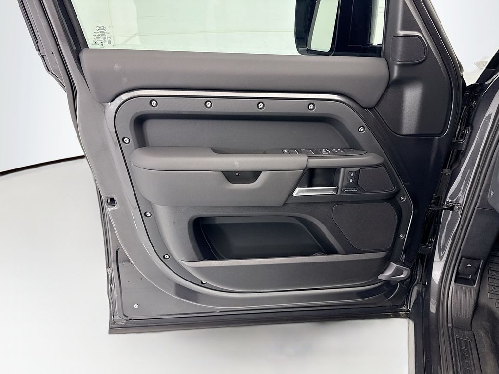 Thumbnail: 2025 Land Rover Defender - 23