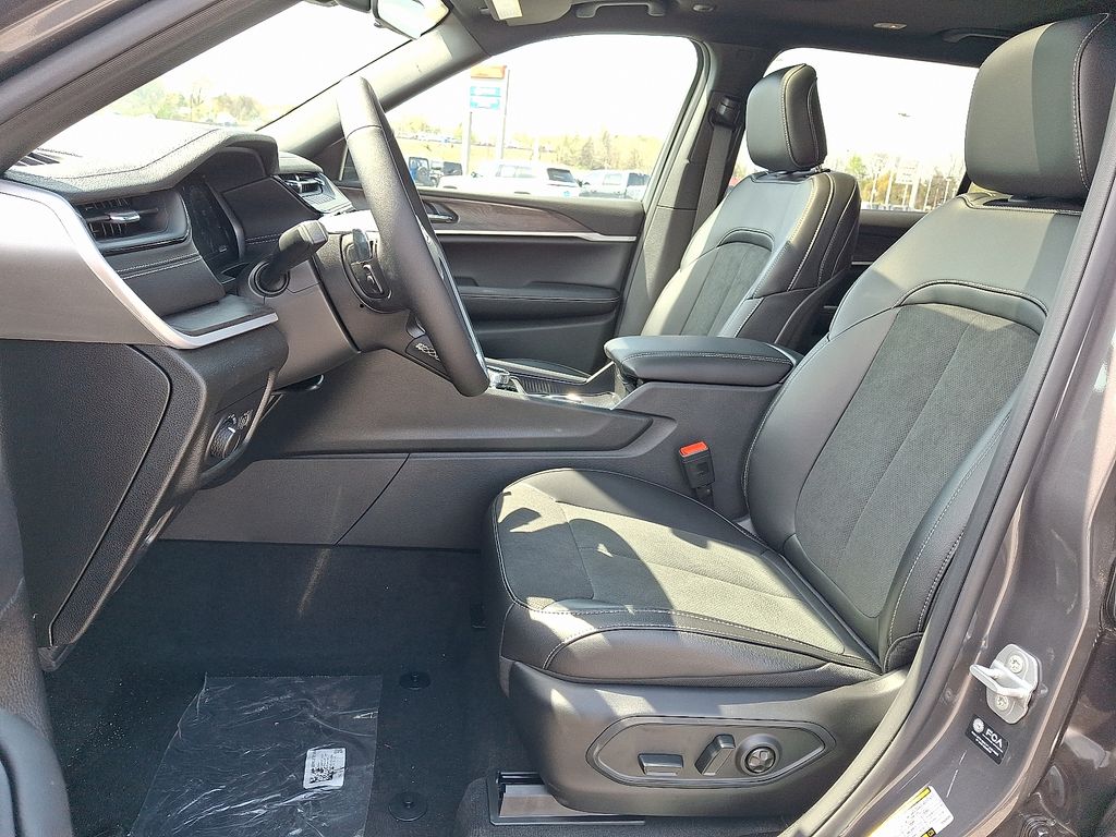 2026 Jeep Grand Cherokee L — photo 10
