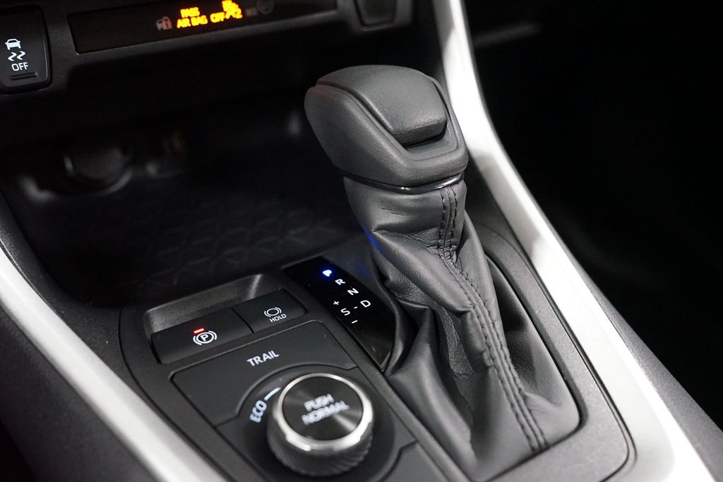 Thumbnail: 2025 Toyota RAV4 - 21