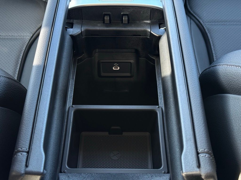 2025 Mercedes-Benz GLC GLC 350e photo