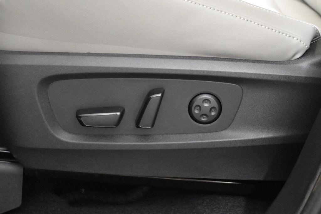 Thumbnail: 2026 INFINITI QX60 - 26