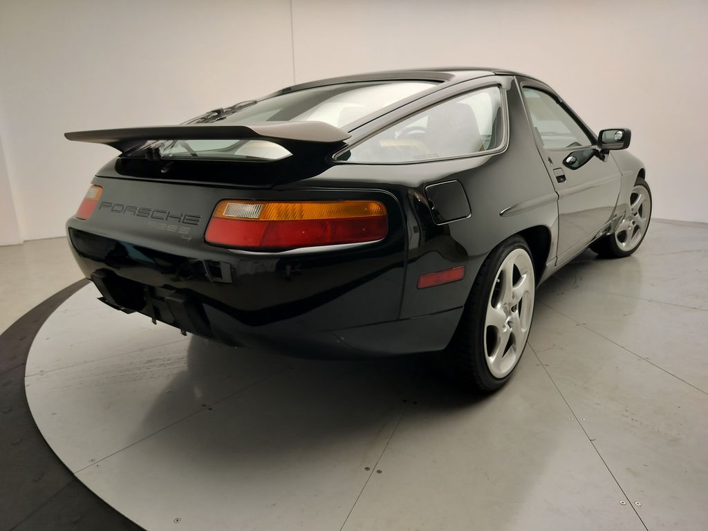 Thumbnail: 1988 Porsche 928 - 21