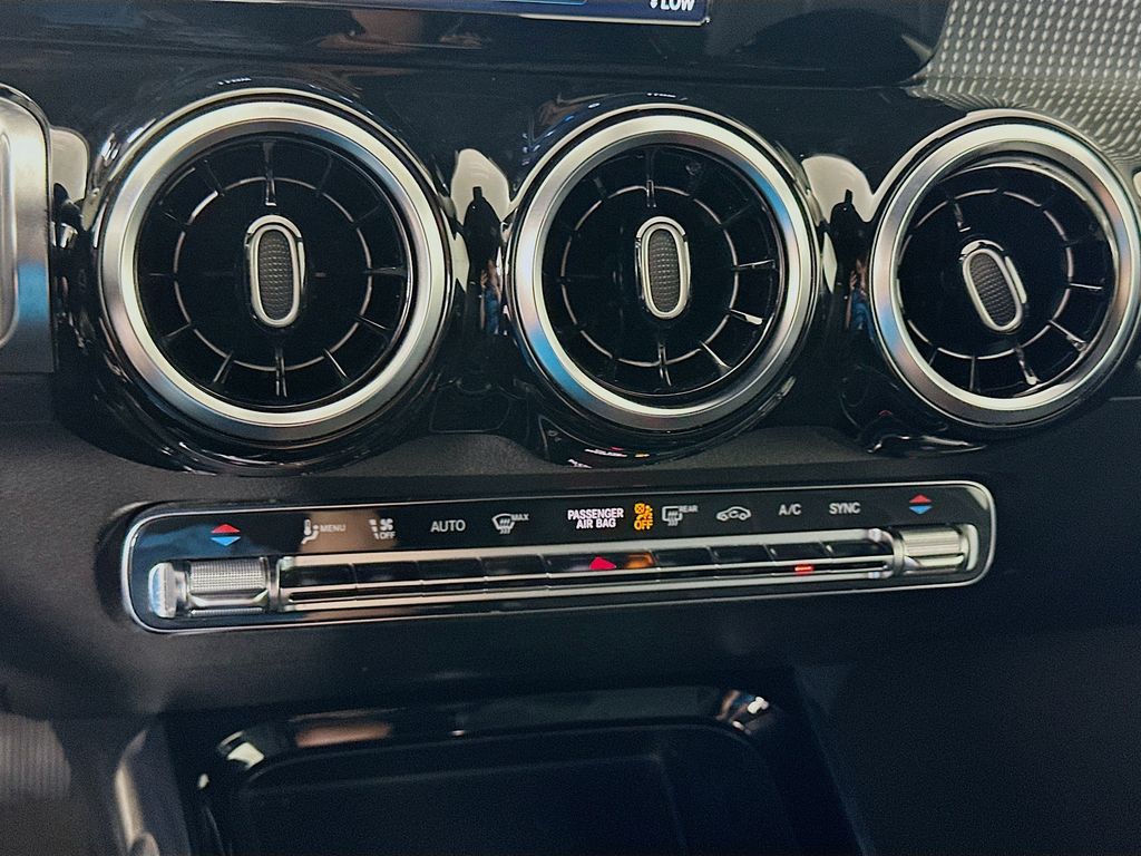 Thumbnail: 2020 Mercedes-Benz GLB - 15