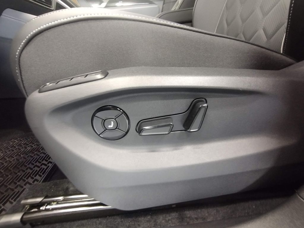 2026 Volkswagen Tiguan 2.0T SEL R-Line Turbo