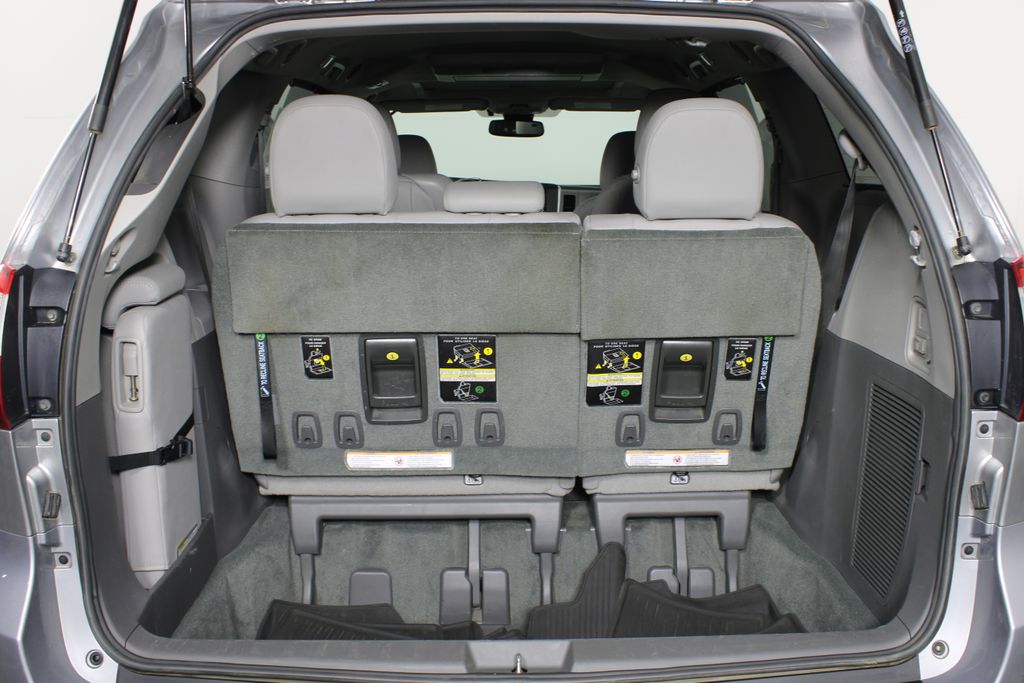 Used 2018 Toyota Sienna for sale in 