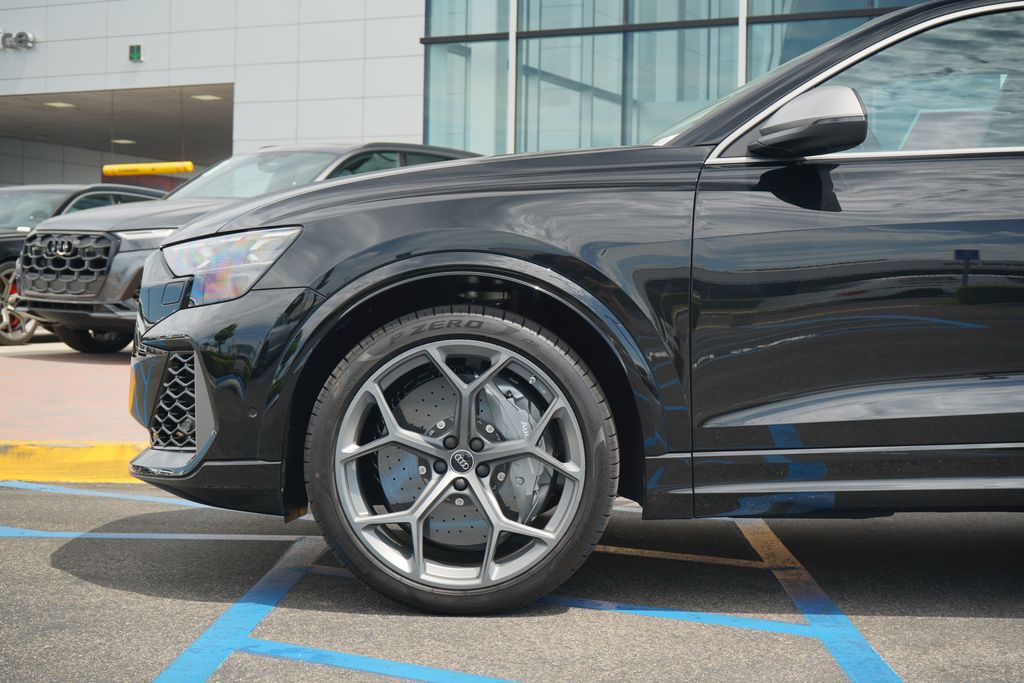 Thumbnail: 2025 Audi RS Q8 - 2