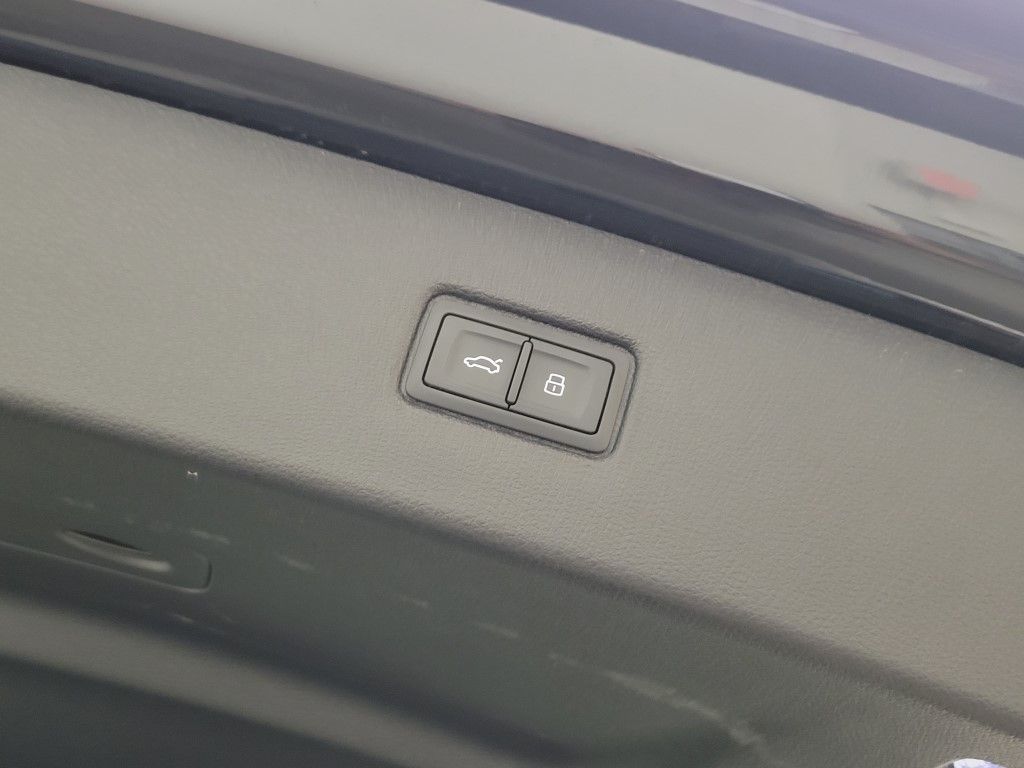 Thumbnail: 2026 Audi Q7 - 11