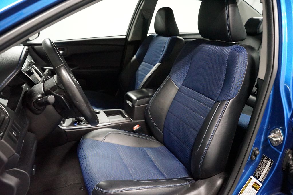 Thumbnail: 2016 Toyota Camry - 6