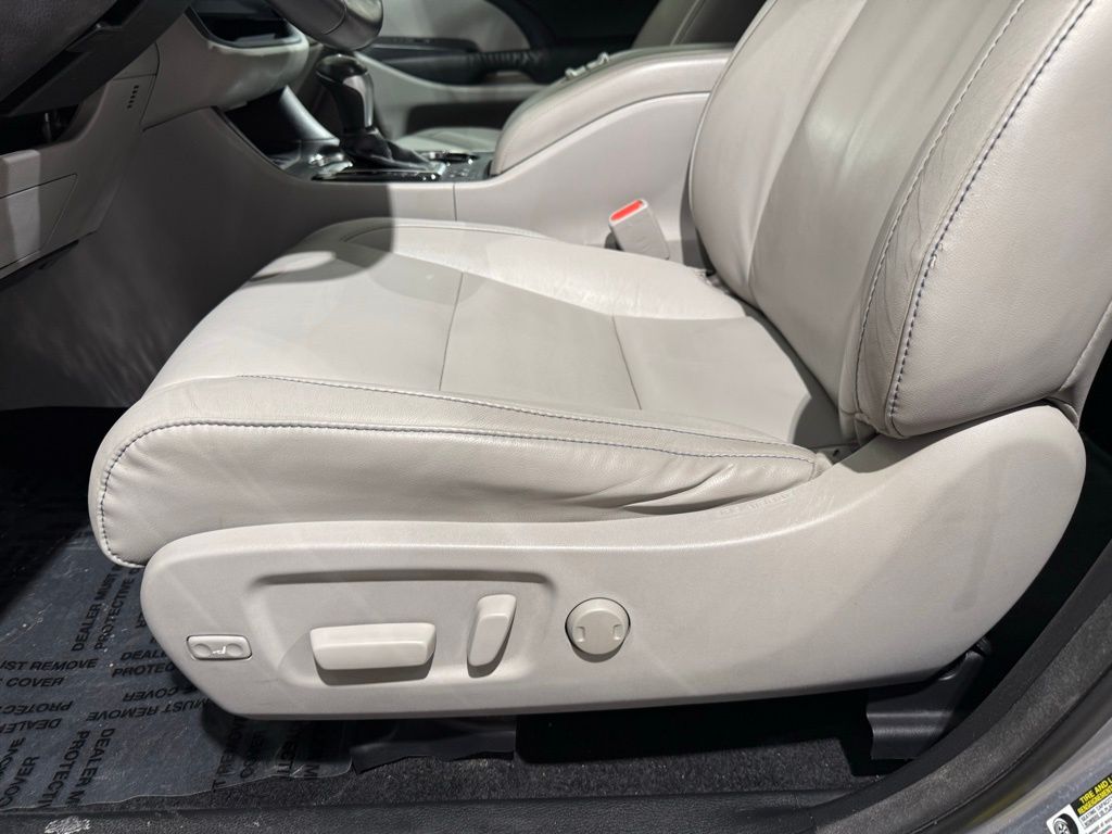 Thumbnail: 2015 Toyota Highlander - 14