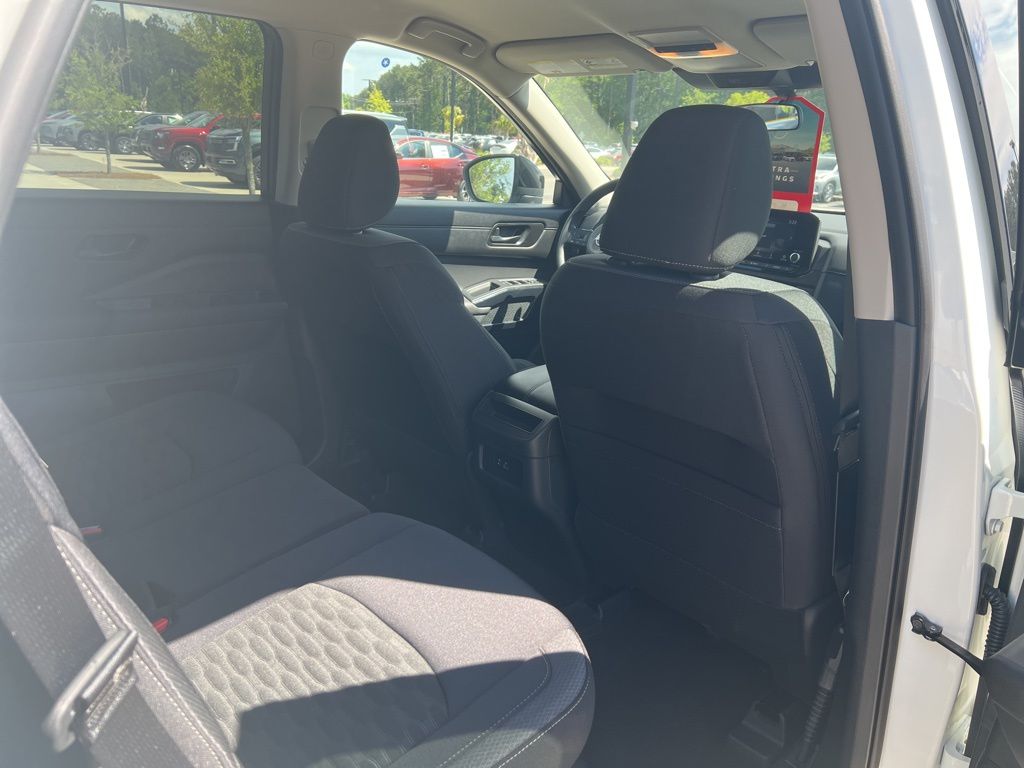 2025 Glacier White Nissan Pathfinder S FWD SUV