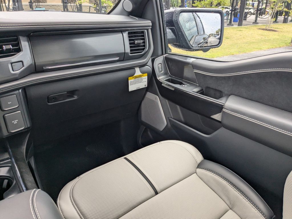 2025 Ford F-150 Lightning Platinum