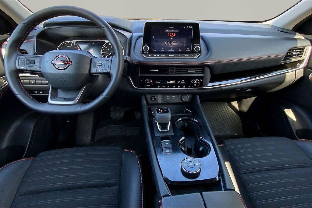 View vehicle photo 7