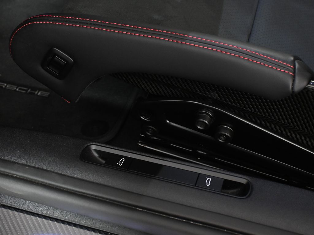 Thumbnail: 2025 Porsche 911 - 27