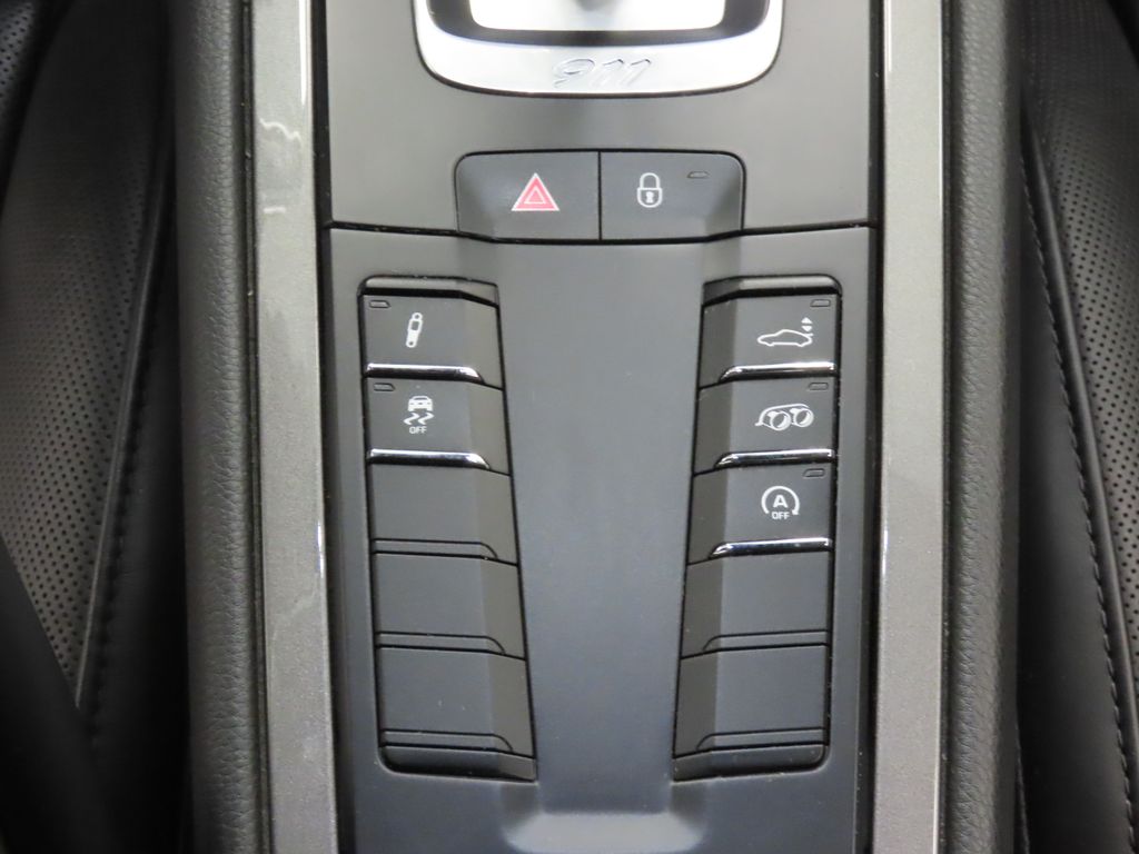 Thumbnail: 2017 Porsche 911 - 28