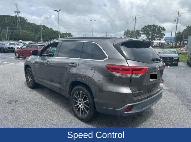 2017 Toyota Highlander SE