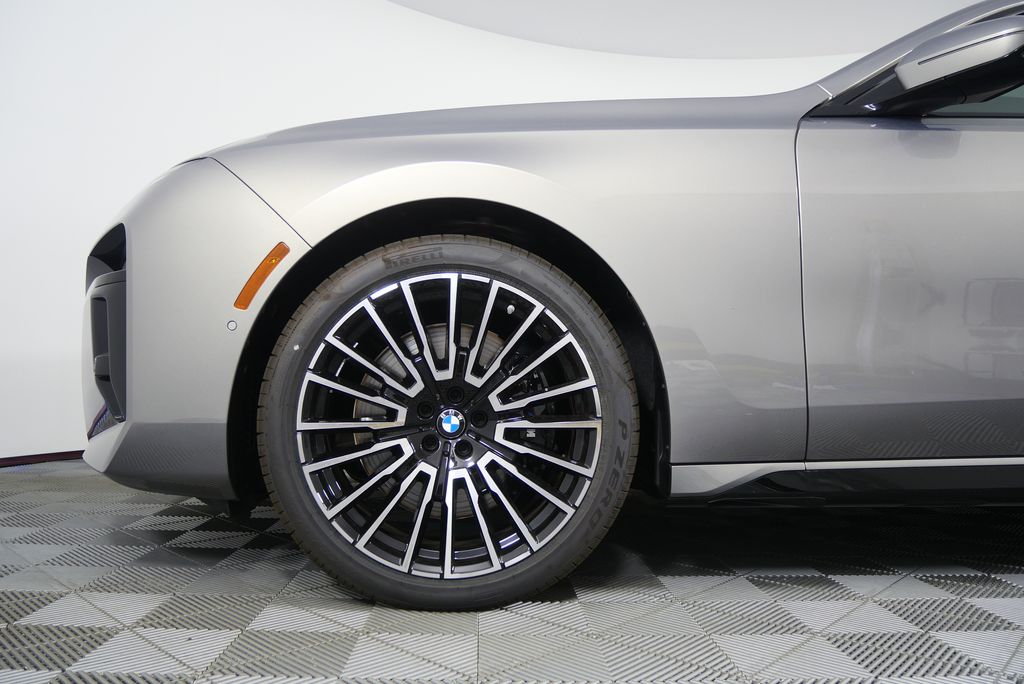 Thumbnail: 2025 BMW 7 Series - 7
