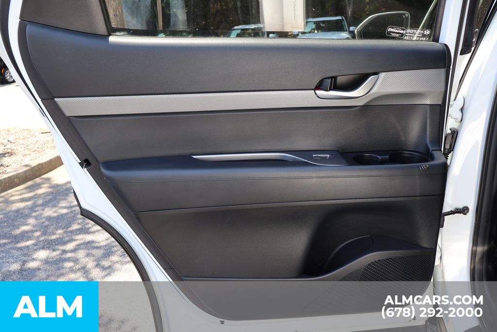 Used 2025 White Hyundai SEL image 20