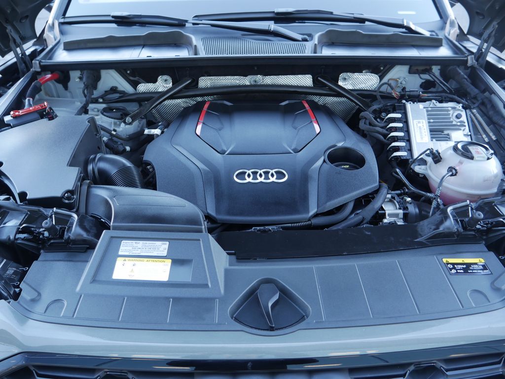 Thumbnail: 2023 Audi SQ5 - 10