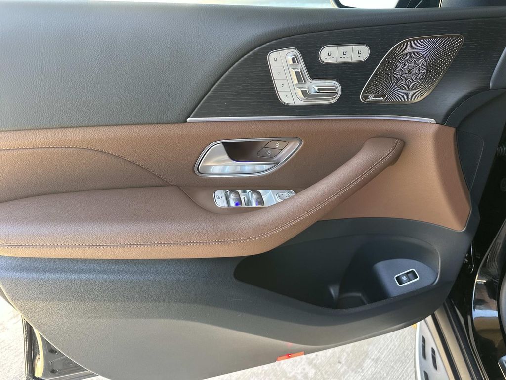 Thumbnail: 2026 Mercedes-Benz GLE - 17