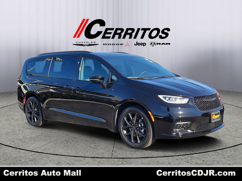 Diamond Black Crystal Pearlcoat 2026 Chrysler Pacifica Select FWD Minivan Front-Wheel Drive 9-Speed Automatic