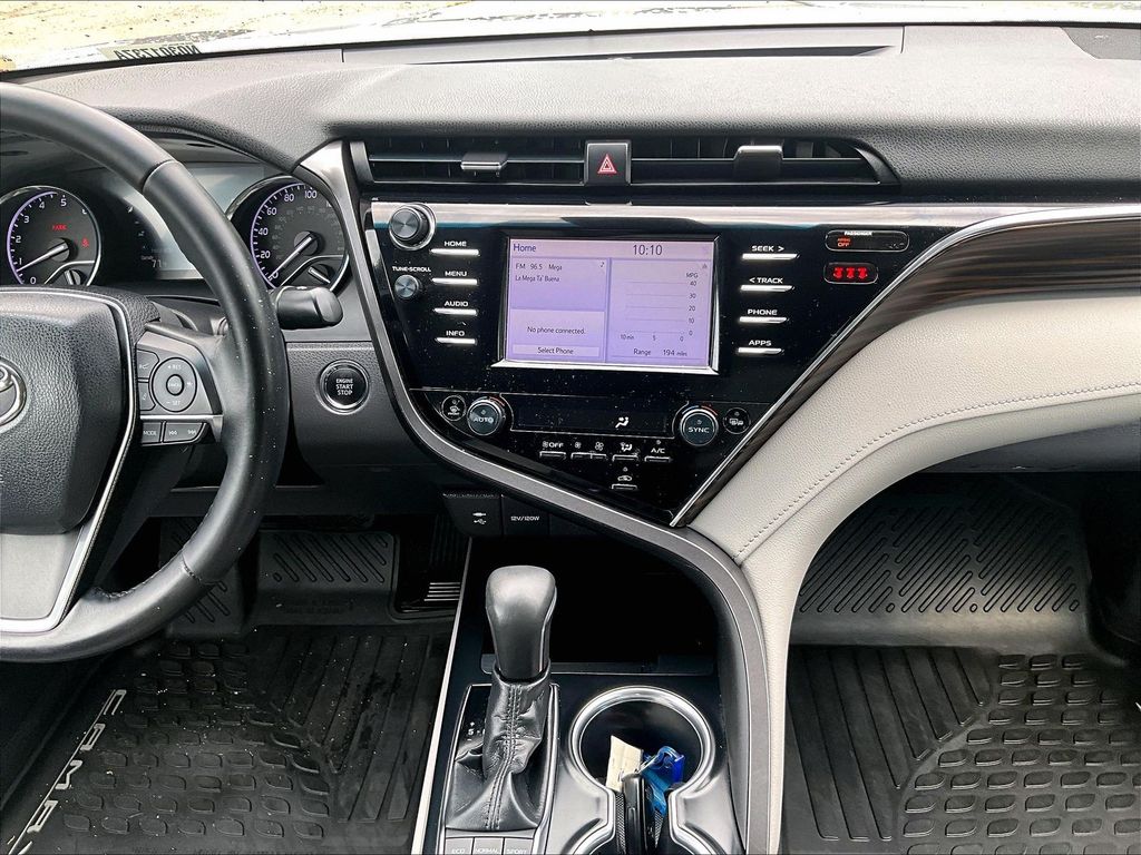 2018 Toyota Camry — photo 18