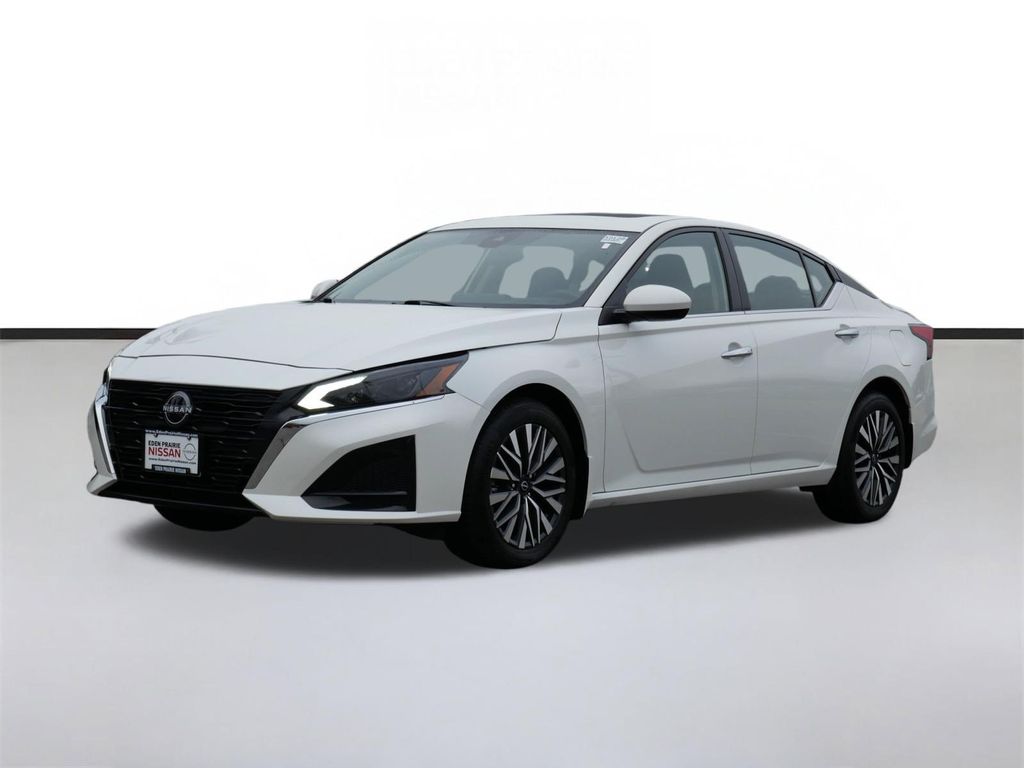 Pearl White Tricoat 2024 Nissan Altima Sedan All-Wheel Drive Continuously Variable Transmission