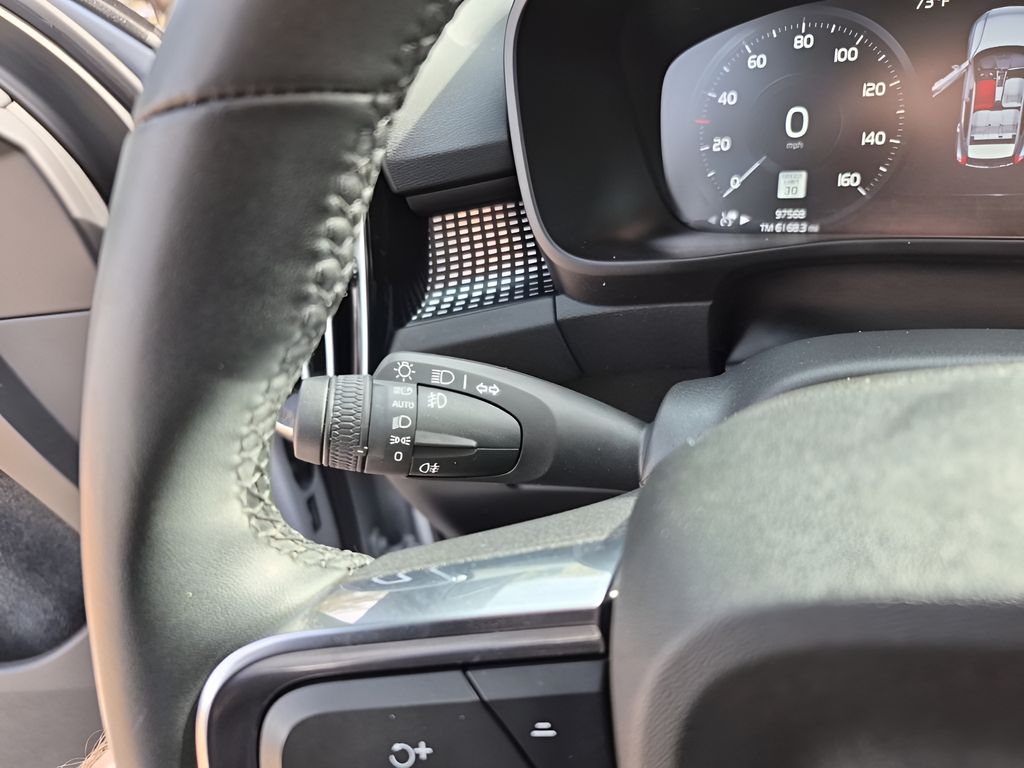 Used Car 2022 Volvo Xc40  R-design For Sale Under $25,000 In Austin, Texas