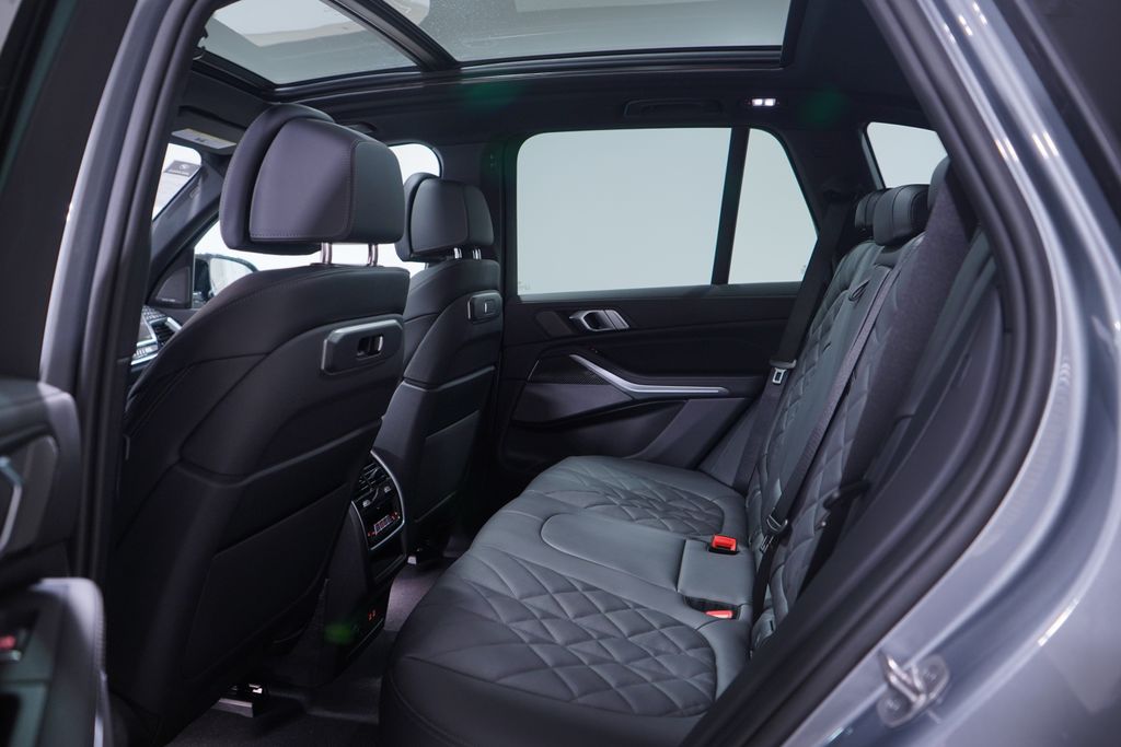 Thumbnail: 2026 BMW X5 - 9