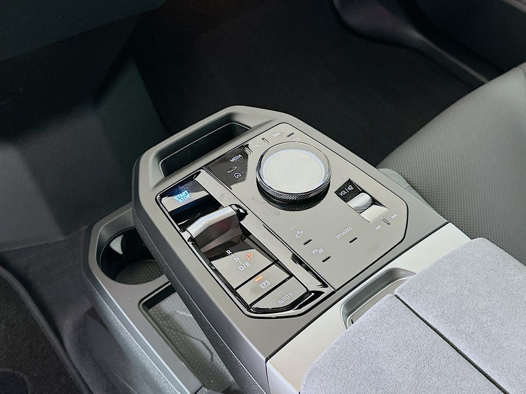 Thumbnail: 2026 BMW iX - 15