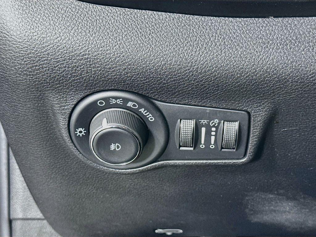 Thumbnail: 2022 Jeep Compass - 10