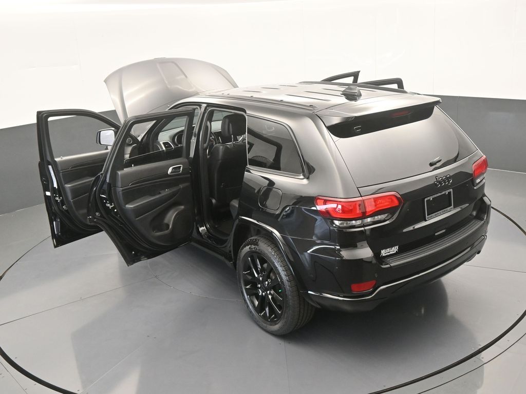 Used 2021 Diamond Black Crystal Pearlcoat Jeep Laredo X image 61