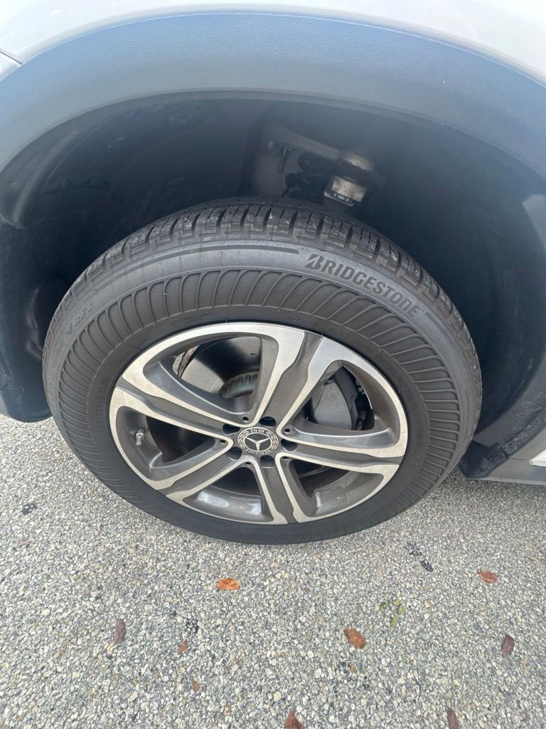 Used 2020  Mercedes-Benz GLC 300 image 8