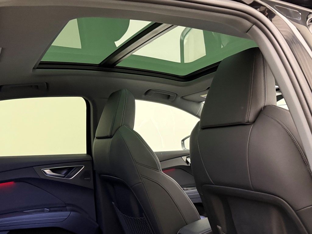 Thumbnail: 2022 Audi Q4 e-tron - 17